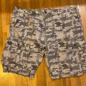 Phat Farm cargo shorts size 42